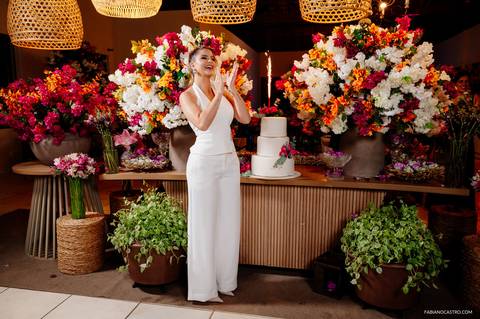 O Parabéns Lua Andrade durante sua festa de 30 anos.'