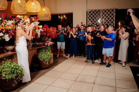 O Parabéns Lua Andrade durante sua festa de 30 anos.'