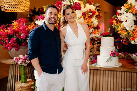 O Parabéns Lua Andrade durante sua festa de 30 anos.'