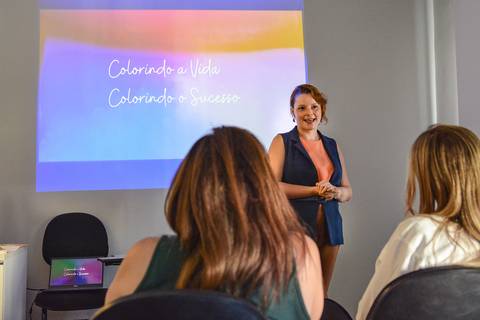 COBERTURA DE PALESTRA EM SP - Melyna Dias, Consultora de Imagem & Estilo na Setin Incorporadora'