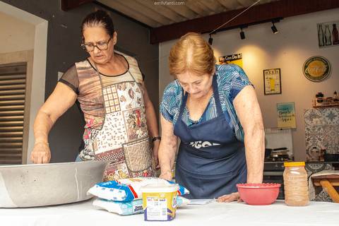 confraternização, culinária, culinária portuguesa, emily fanti, encontro de família, festa, festa de família, filhoses, fotografia de família, fotografia documental, receita de família, registro fotográfico, reunião familiar, tradição'