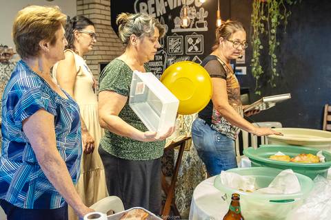 confraternização, culinária, culinária portuguesa, emily fanti, encontro de família, festa, festa de família, filhoses, fotografia de família, fotografia documental, receita de família, registro fotográfico, reunião familiar, tradição'