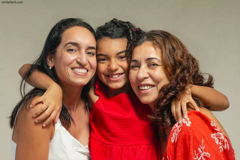 dia das mães, emily fanti, ensaio de família, ensaio feminino, ensaio fotográfico, ensaio fotográfico de família, estúdio fotográfico em sp, família, foto de família, mulheres, maternidade, matriarca, maternar, gerações, amor, amor de mãe, foto de familia'
