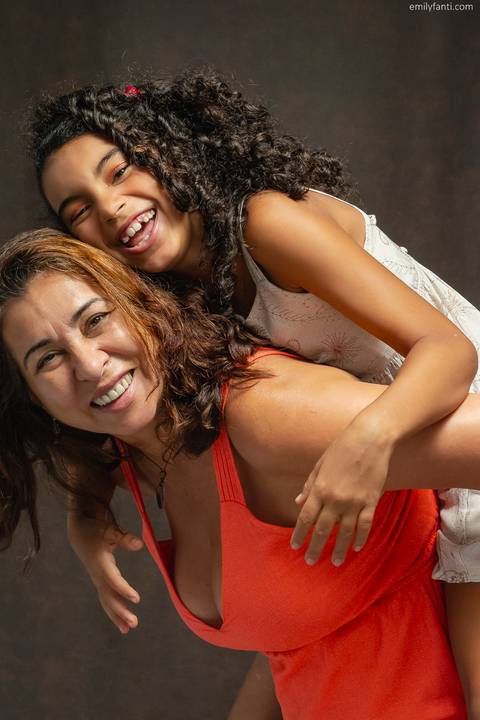 dia das mães, emily fanti, ensaio de família, ensaio feminino, ensaio fotográfico, ensaio fotográfico de família, estúdio fotográfico em sp, família, foto de família, mulheres, maternidade, matriarca, maternar, gerações, amor, amor de mãe, foto de familia'