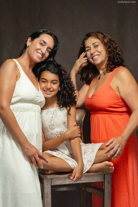 dia das mães, emily fanti, ensaio de família, ensaio feminino, ensaio fotográfico, ensaio fotográfico de família, estúdio fotográfico em sp, família, foto de família, mulheres, maternidade, matriarca, maternar, gerações, amor, amor de mãe, foto de familia'