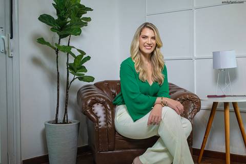 business, consultório médico, emily fanti, ensaio de médico, ensaio profissional, foto de consultório médico, foto de médico, foto profissional em são paulo, fotografia para profissionais da saúde, ginecologista, linkedin, médico, retrato de medico'