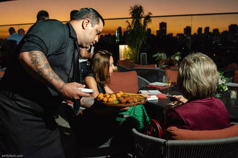 aniversário adulto, assessoria de eventos, club athletico paulistano, cobertura de aniversário, emily fanti, festa de aniversário em são paulo, fotografia de alto padrão, fotografia de aniversário, sunset, aniversário rooftop, rooftop, 50 anos, 60 anos'