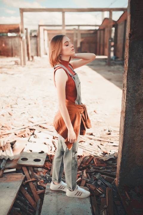 ensaio Vanusa, um ensaio urbano cheio de fortes expressões, roupa casual'