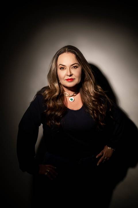 Mulher empoderada cheia de autoestima no olhar'