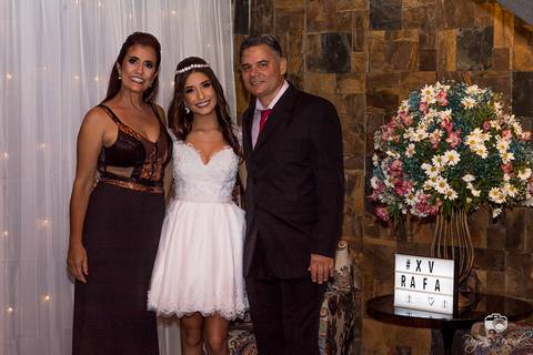 Festa de 15 anos; debutante; 15 anos; adolescentes; menina; garotas; festa; familia; eventos'