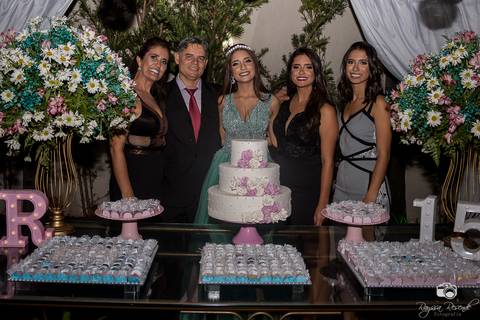 Festa de 15 anos; debutante; 15 anos; adolescentes; menina; garotas; festa; familia; eventos'