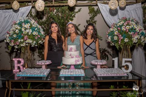 Festa de 15 anos; debutante; 15 anos; adolescentes; menina; garotas; festa; familia; eventos'