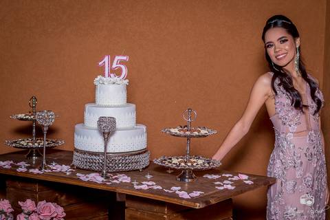 Festa de 15 anos; debutante; 15 anos; adolescentes; menina; garotas; festa; familia; eventos'