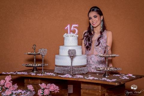 Festa de 15 anos; debutante; 15 anos; adolescentes; menina; garotas; festa; familia; eventos'