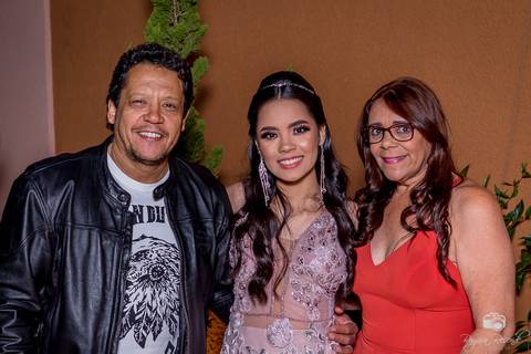 Festa de 15 anos; debutante; 15 anos; adolescentes; menina; garotas; festa; familia; eventos'