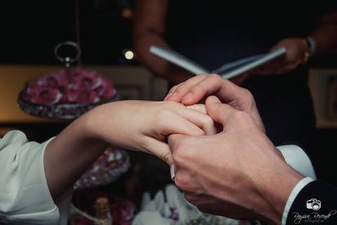 casamento; flores; carório; uberaba; casamento uberaba; minas gerais; brasil; casamentos; noiva; noivo; casados; vestido de noiva; terno e gravata; vestida de branco;'