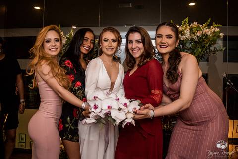 casamento; flores; carório; uberaba; casamento uberaba; minas gerais; brasil; casamentos; noiva; noivo; casados; vestido de noiva; terno e gravata; vestida de branco; madrinhas; amigas; amizade;; familia;'