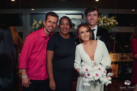 casamento; flores; carório; uberaba; casamento uberaba; minas gerais; brasil; casamentos; noiva; noivo; casados; vestido de noiva; terno e gravata; vestida de branco; madrinhas; amigas; amizade;; familia;'