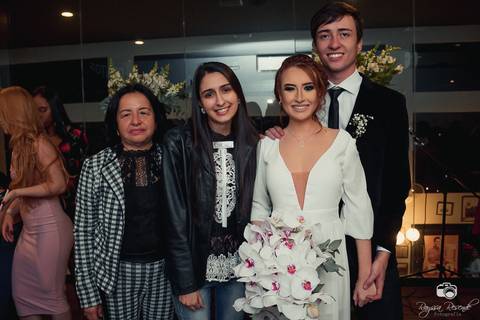 casamento; flores; carório; uberaba; casamento uberaba; minas gerais; brasil; casamentos; noiva; noivo; casados; vestido de noiva; terno e gravata; vestida de branco; madrinhas; amigas; amizade;; familia;'