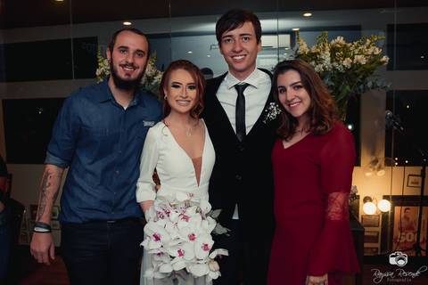 casamento; flores; carório; uberaba; casamento uberaba; minas gerais; brasil; casamentos; noiva; noivo; casados; vestido de noiva; terno e gravata; vestida de branco; madrinhas; amigas; amizade;; familia;'