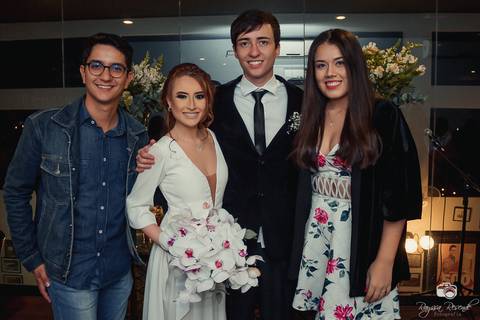 casamento; flores; carório; uberaba; casamento uberaba; minas gerais; brasil; casamentos; noiva; noivo; casados; vestido de noiva; terno e gravata; vestida de branco; madrinhas; amigas; amizade;; familia;'