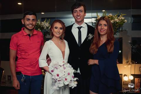 casamento; flores; carório; uberaba; casamento uberaba; minas gerais; brasil; casamentos; noiva; noivo; casados; vestido de noiva; terno e gravata; vestida de branco; madrinhas; amigas; amizade;; familia;'