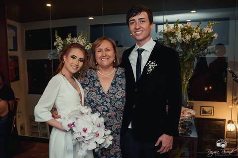 casamento; flores; carório; uberaba; casamento uberaba; minas gerais; brasil; casamentos; noiva; noivo; casados; vestido de noiva; terno e gravata; vestida de branco; madrinhas; amigas; amizade;; familia;'