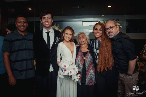 casamento; flores; carório; uberaba; casamento uberaba; minas gerais; brasil; casamentos; noiva; noivo; casados; vestido de noiva; terno e gravata; vestida de branco; madrinhas; amigas; amizade;; familia;'