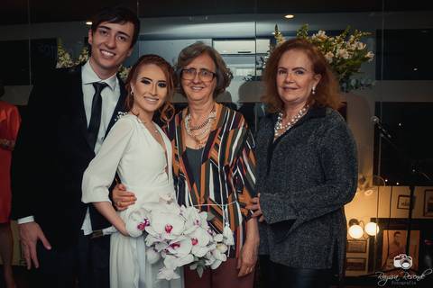casamento; flores; carório; uberaba; casamento uberaba; minas gerais; brasil; casamentos; noiva; noivo; casados; vestido de noiva; terno e gravata; vestida de branco; madrinhas; amigas; amizade;; familia;'