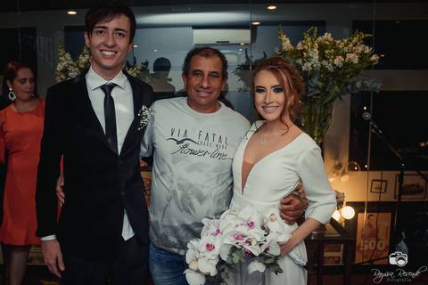 casamento; flores; carório; uberaba; casamento uberaba; minas gerais; brasil; casamentos; noiva; noivo; casados; vestido de noiva; terno e gravata; vestida de branco; madrinhas; amigas; amizade;; familia;'