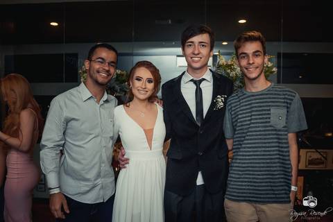 casamento; flores; carório; uberaba; casamento uberaba; minas gerais; brasil; casamentos; noiva; noivo; casados; vestido de noiva; terno e gravata; vestida de branco; madrinhas; amigas; amizade;; familia;'