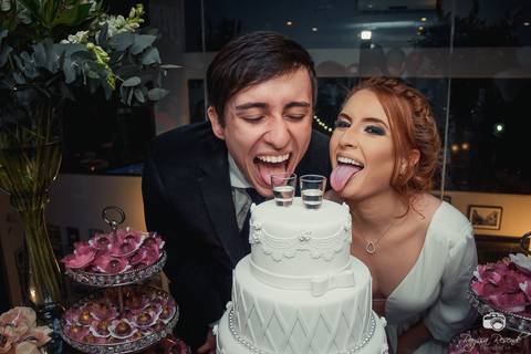 casamento; flores; carório; uberaba; casamento uberaba; minas gerais; brasil; casamentos; noiva; noivo; casados; vestido de noiva; terno e gravata; vestida de branco; madrinhas; amigas; amizade;; familia;'