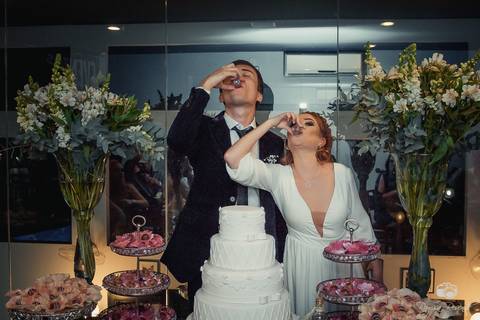 casamento; flores; carório; uberaba; casamento uberaba; minas gerais; brasil; casamentos; noiva; noivo; casados; vestido de noiva; terno e gravata; vestida de branco; madrinhas; amigas; amizade;; familia;'