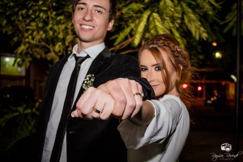 casamento; flores; carório; uberaba; casamento uberaba; minas gerais; brasil; casamentos; noiva; noivo; casados; vestido de noiva; terno e gravata; vestida de branco; madrinhas; amigas; amizade;; familia;'