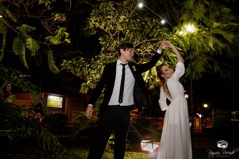 casamento; flores; carório; uberaba; casamento uberaba; minas gerais; brasil; casamentos; noiva; noivo; casados; vestido de noiva; terno e gravata; vestida de branco; madrinhas; amigas; amizade;; familia; amor'