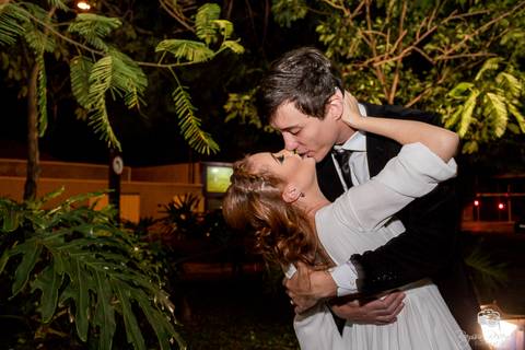 casamento; flores; carório; uberaba; casamento uberaba; minas gerais; brasil; casamentos; noiva; noivo; casados; vestido de noiva; terno e gravata; vestida de branco; madrinhas; amigas; amizade;; familia; amor'