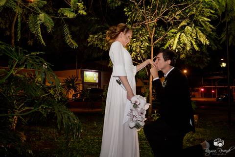 casamento; flores; carório; uberaba; casamento uberaba; minas gerais; brasil; casamentos; noiva; noivo; casados; vestido de noiva; terno e gravata; vestida de branco; madrinhas; amigas; amizade;; familia; amor'