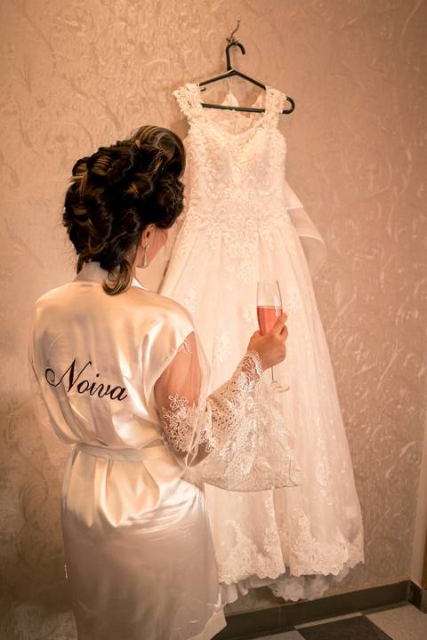 noiva ansiosa pelo seu dia especial '