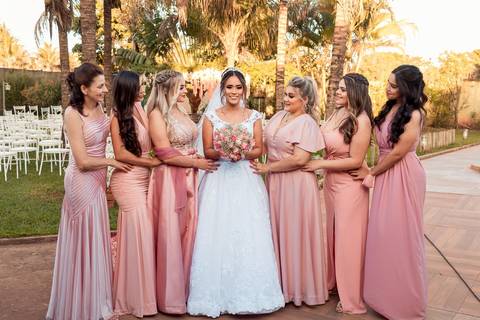 noiva e as madrinhas de casamento '