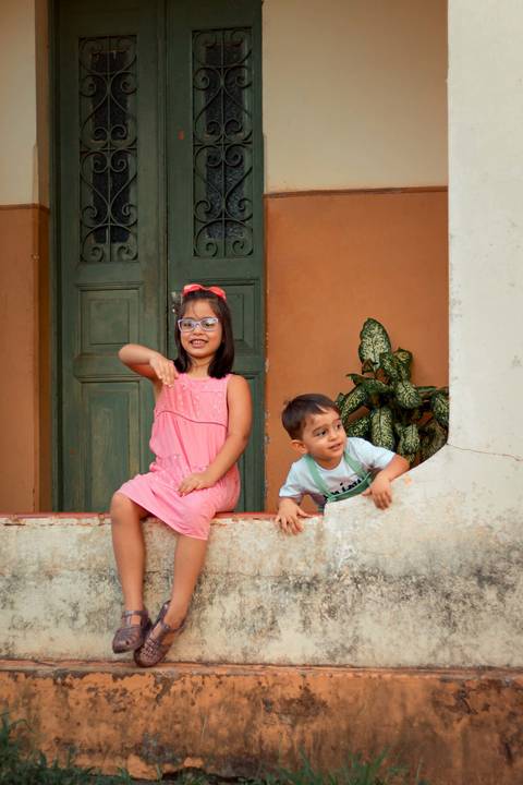 irmãos sendo eles mesmos'