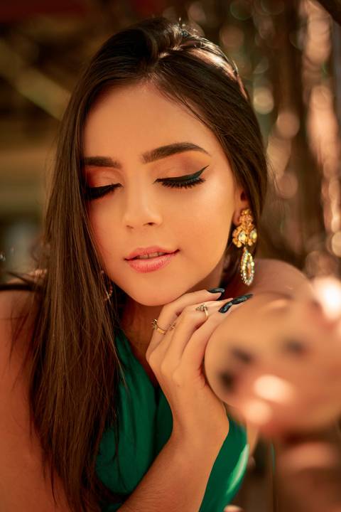 debuante fechando os olhos '