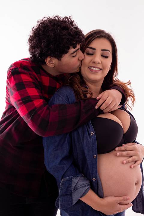 carinho entre mãe e filhos'