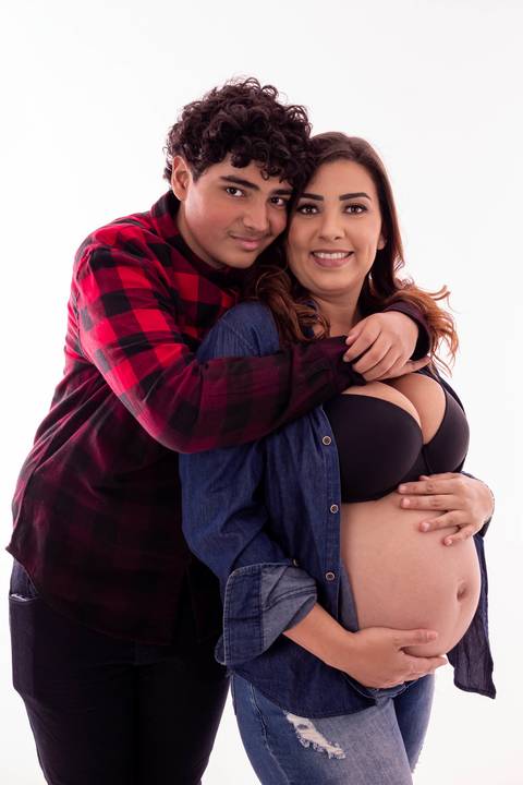 carinho entre mãe e filhos'