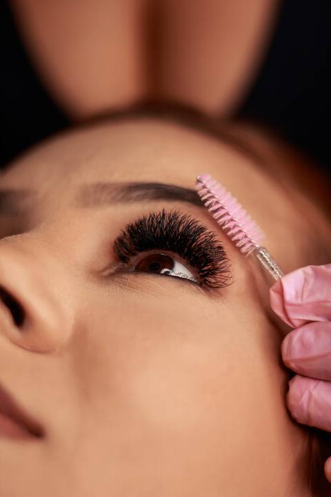 Fazendo as Sobrancelhas
'