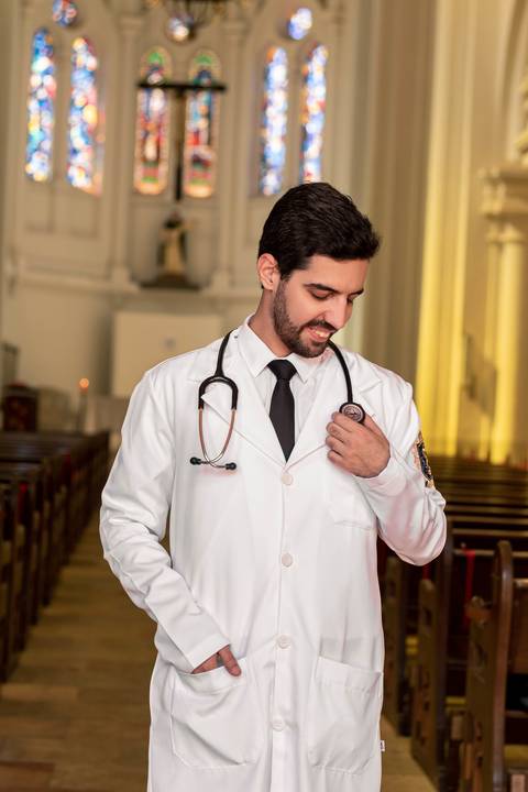 Foto formatura no interior de uma igreja'