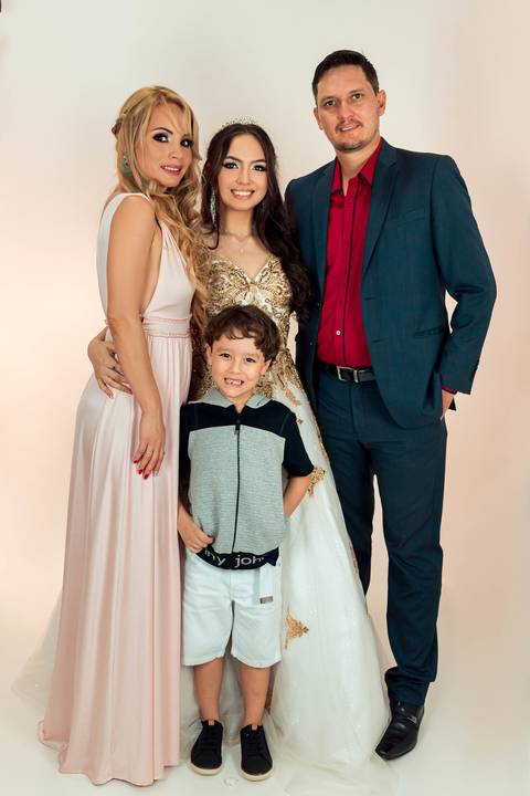 foto 15 anos com a família'