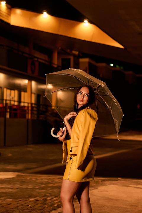 foto com guarda chuva transparente'