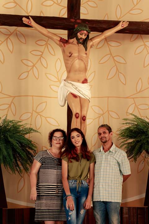 foto em frente estátua de Jesus Cristo '