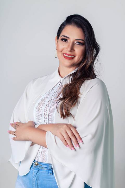 foto com blusa branca'