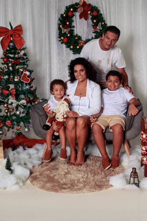 foto família no cenário de natal'